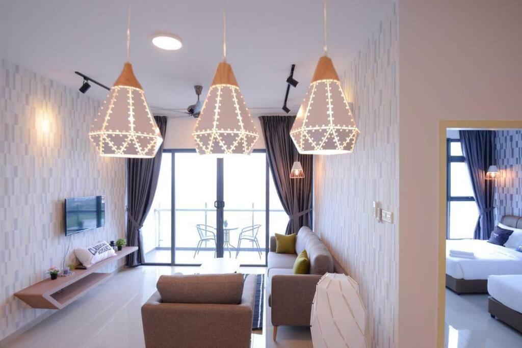 Appartamento Cozy Haven Atlantis With Large Swimming Pool Malacca Esterno foto