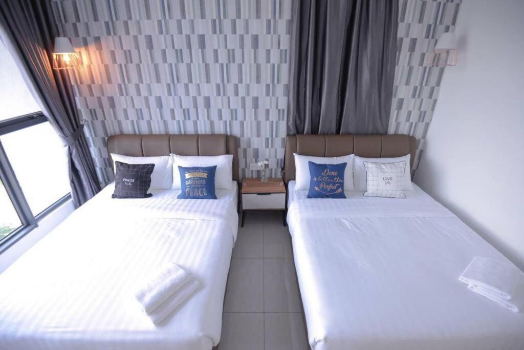 Appartamento Cozy Haven Atlantis With Large Swimming Pool Malacca Esterno foto