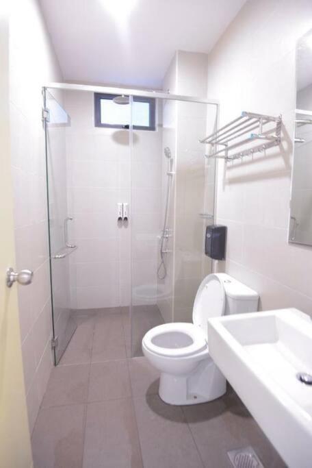 Appartamento Cozy Haven Atlantis With Large Swimming Pool Malacca Esterno foto